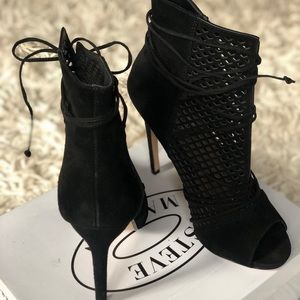 STEVE MADDEN Maddye Peep Toe Bootie